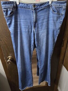 Old Navy Mid-Rise Kicker Boot-Cut Jeans Size 22 Medium Wash Denim